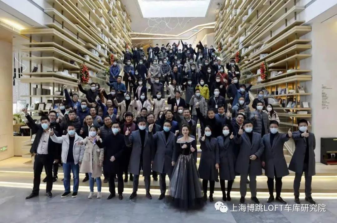 庆阳全国一百多人在华侨城汉口道6号参观研讨LOFT专利车库技术！